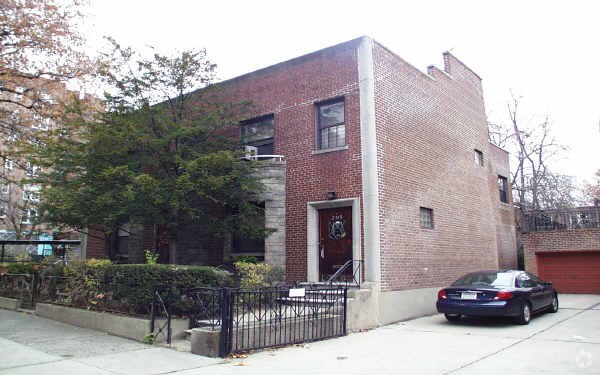 Photo - 2140 Matthews Ave Apartments