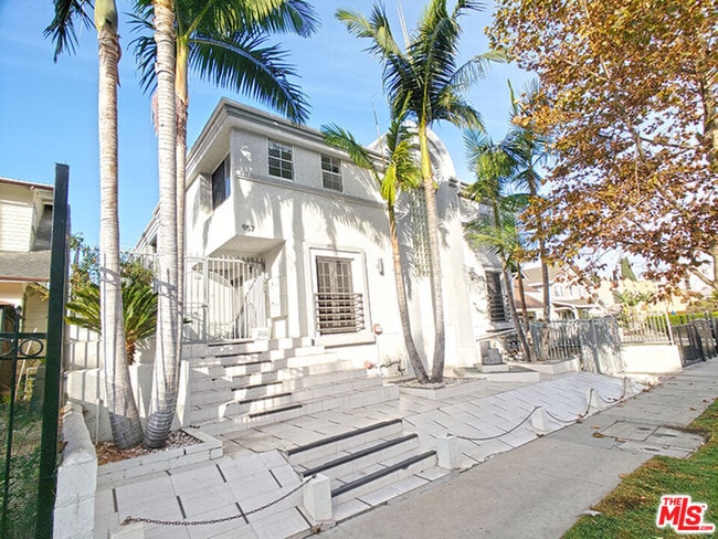 Building Photo - 957 S Gramercy Dr Unit 202