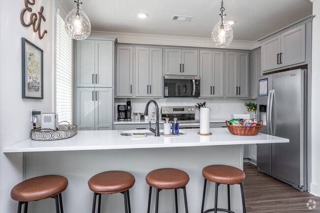 5BR, 5.5BA - 2,100SF - Kitchen - Coach's Corner