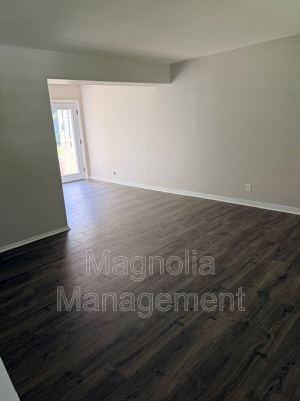 Photo - 226 Oak St Unit Apt E