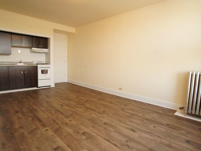 Photo - 3335 W Diversey Ave Unit 115