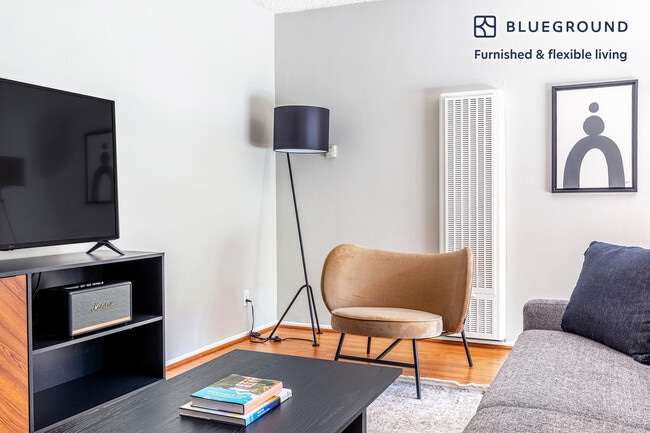 Photo - 14355 Huston St Unidad FL1-ID487