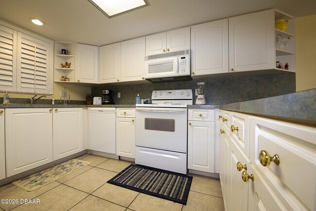 1571 S Atlantic Ave Unit 206