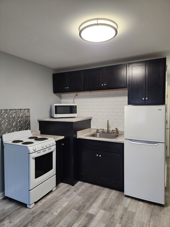 Photo - 1 bedroom, 1 bath apartments Unit 1