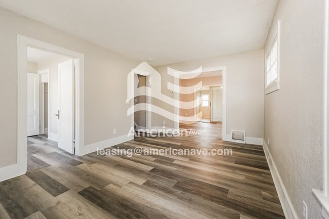 Photo - 3908 Leybourn Ave