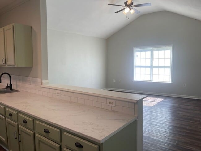 Photo - 3 Bedroom/2 Bath Home in Kingsport, TN $1650 with fenced-in yard & lawn care included!