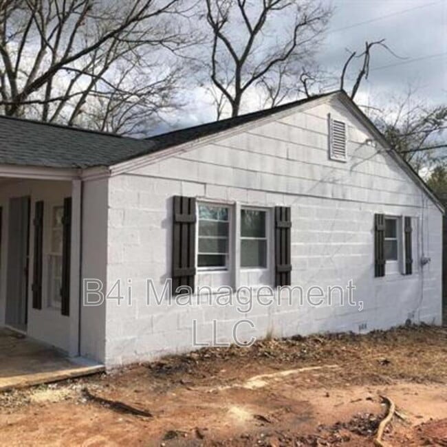 Photo - 70 W Smith Rd