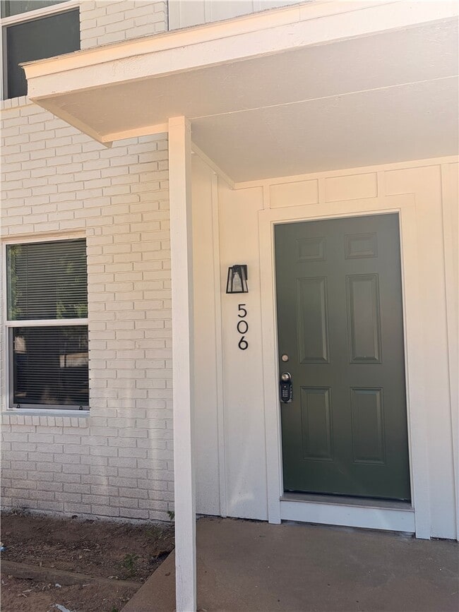 Photo - 506 N Betty Jo Dr