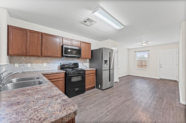 Photo - 1722 Ramsay Way