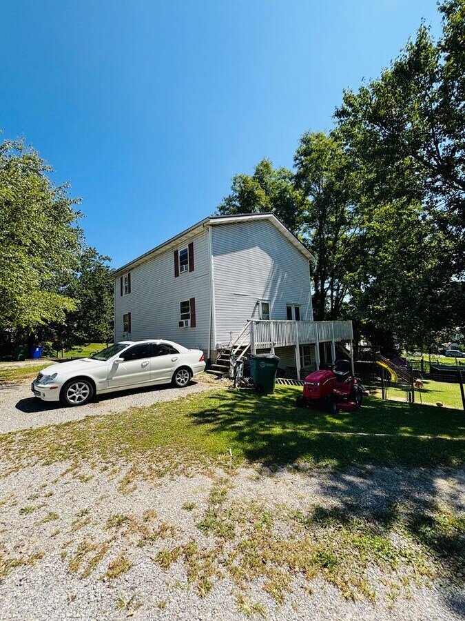 Photo - 265 Wakeman Ct NE