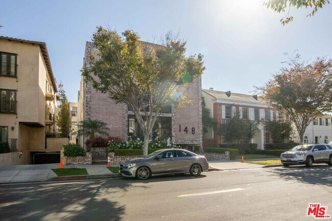 Photo - 148 S Reeves Dr Unit 4