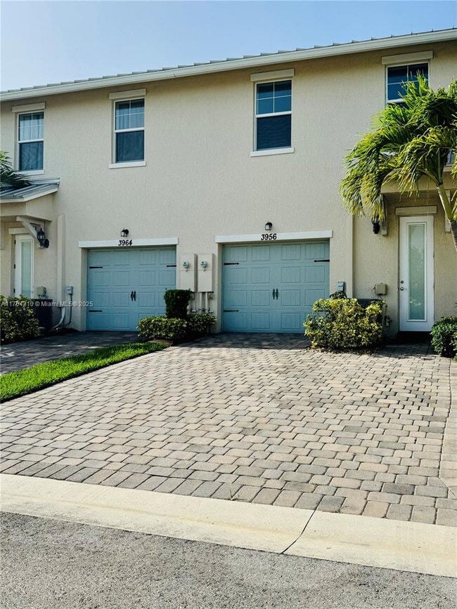 Photo - 3956 Poinciana Ln Townhome