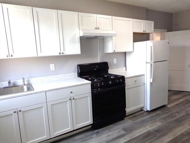 Photo - 411 Mt Auburn St Unidad 2