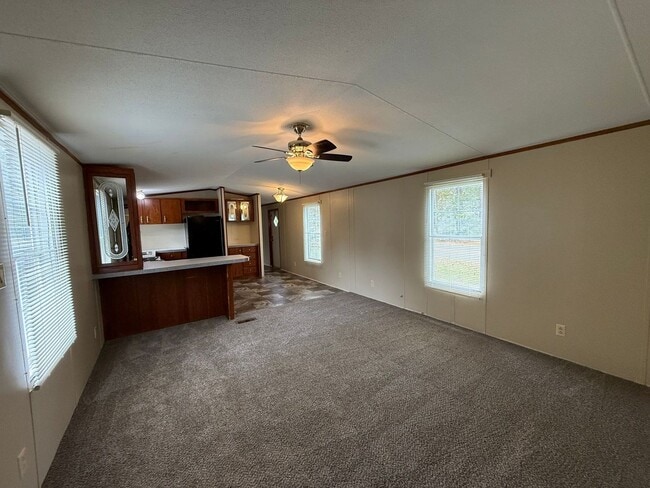 Photo - 3 bedroom, 2 bath Mobile Home