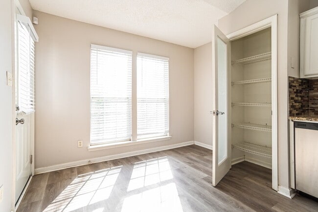 Photo - 1610 Royal Tree Ct