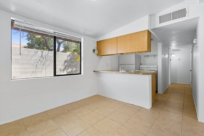 Photo - 1662 N Beverly Ave