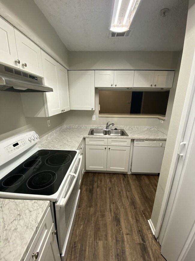 Photo - Completely remodeled 2 bedroom 2 bathroom at Oasis at Pearl Lake!