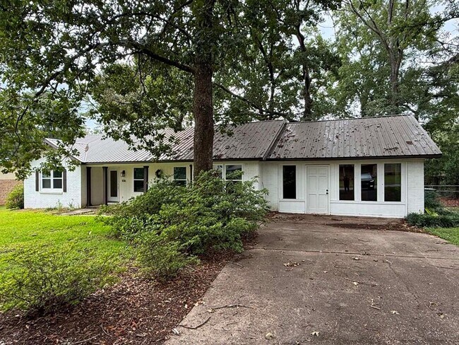 Building Photo - 1016 Northfield Cir