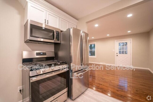 Building Photo - 2730 Strong St Rental