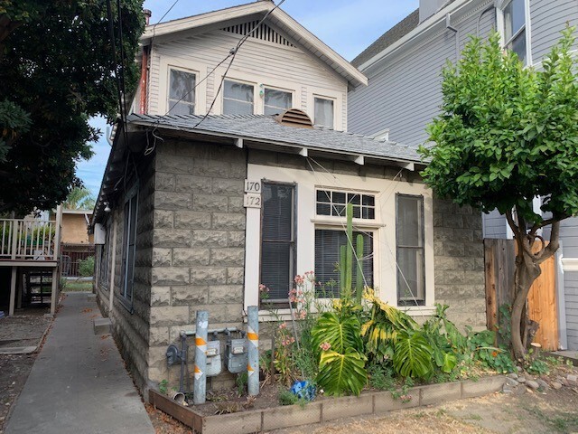 Building Photo - 10TH 170-172 S Unit 170