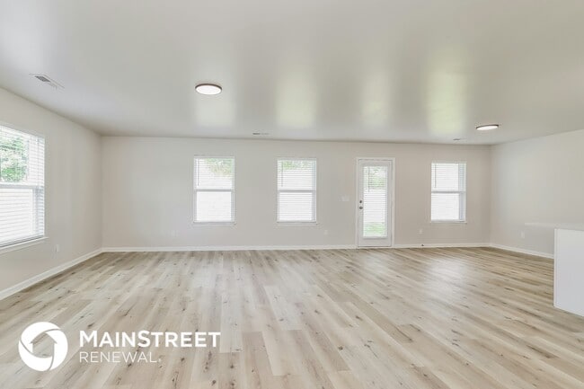 Photo - 1086 Aster Way