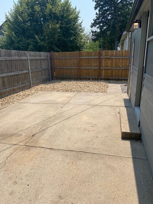 Adorable 1 bedroom remodeled home! Availab... House Rental in