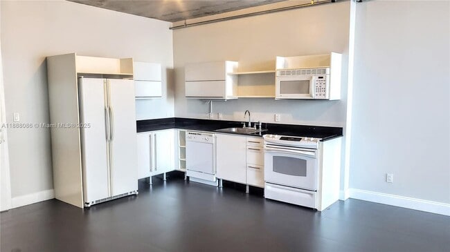 Photo - 690 SW 1st Ct Unidad 1828