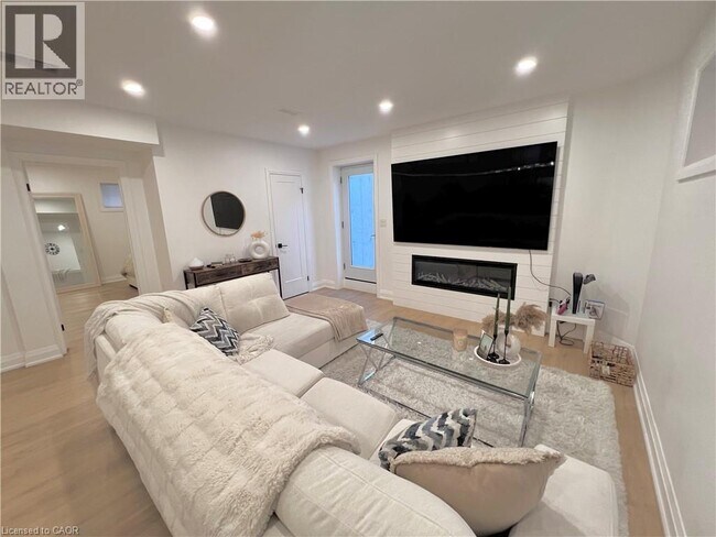 Photo - 31 Colin Crescent