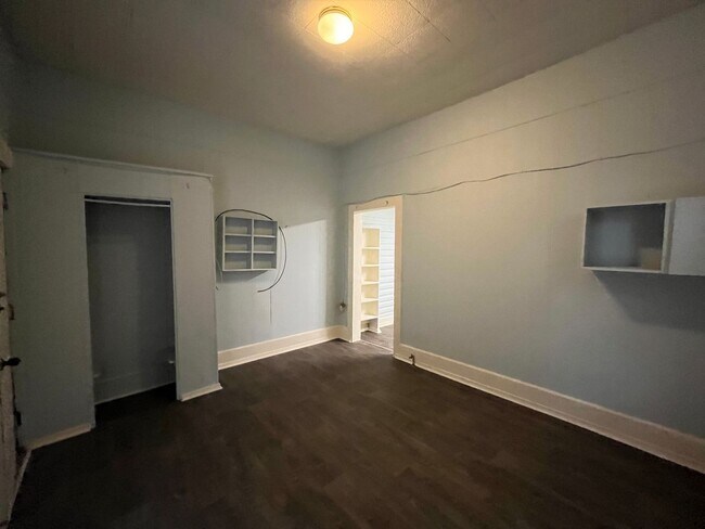 Photo - 213 Cadwallader St