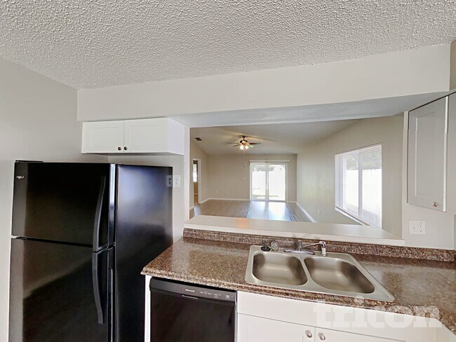 Photo - 4432 Country Hills Blvd