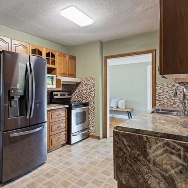 Photo - 3 Bedroom Bungalow on the edge of Otterville!!
