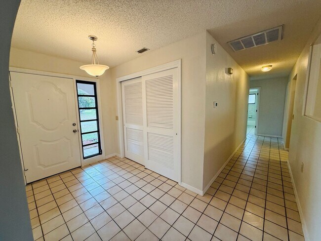 Photo - 2 Bedroom 2 bathroom home for Rent in Weeki Wachee FL!