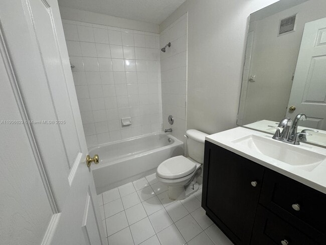 Photo - 5630 NW 114th Path Unidad 106