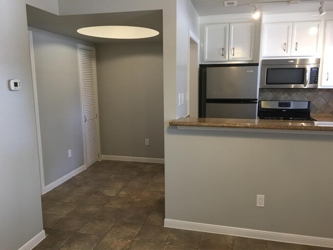 Building Photo - 2801 Carrolton St Unit 5