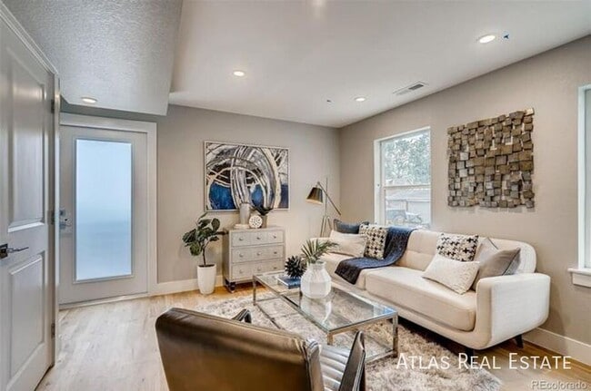 Photo - 88 Galapago St