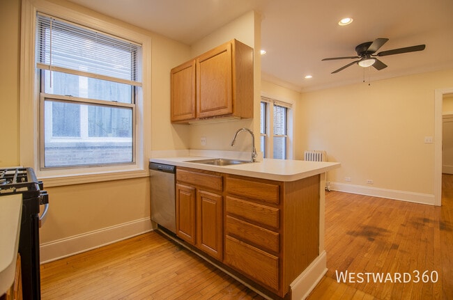 Photo - 7648 N Greenview Ave Unidad 3