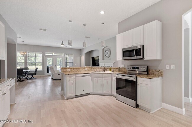 Photo - 1816 Creekwood Ln