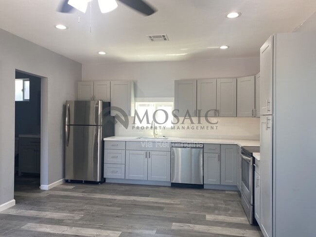 Photo - 257 E Oakland St