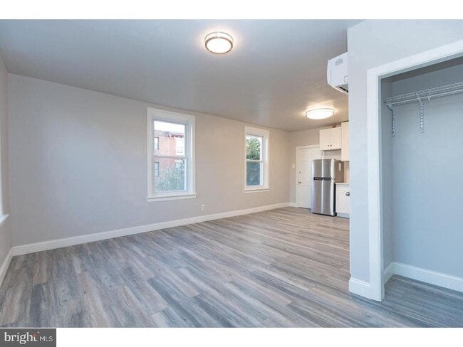 Building Photo - 2434 E Dauphin St Unit 3F