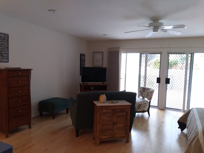 Living Room - 250 The Vlg Unidad 250-110 - Seascape Rental