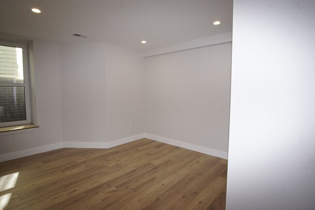 Photo - 2 Evandale Ter Unit #1