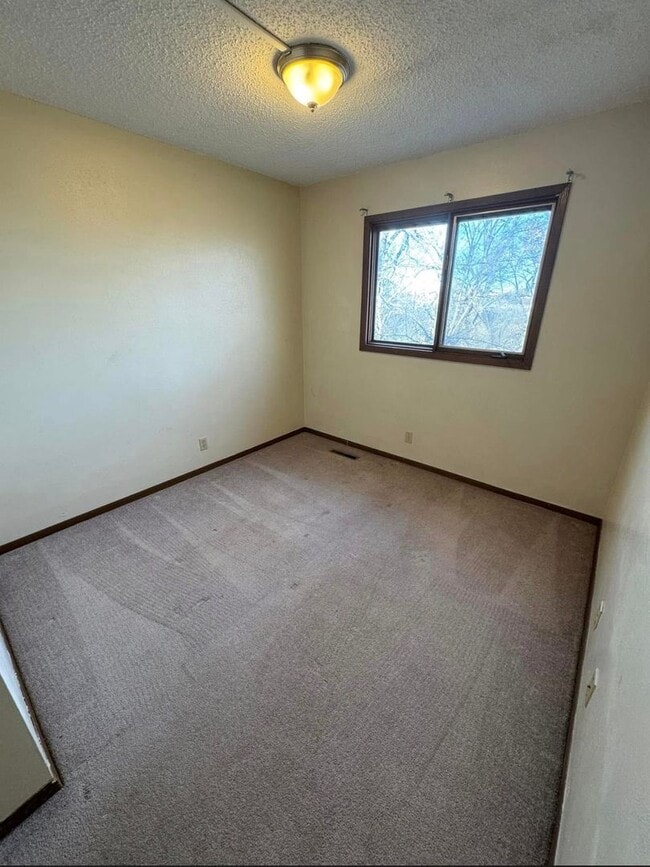 Photo - 743 Westridge Rd