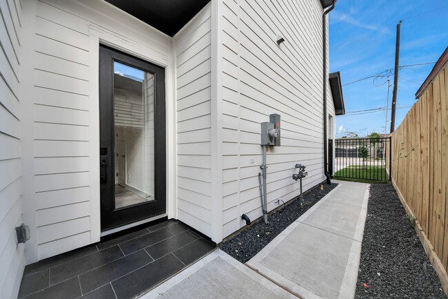 Photo - 2408 Lorraine St