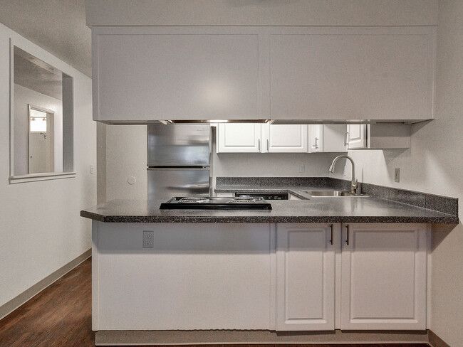 Photo - Foothills Apartments