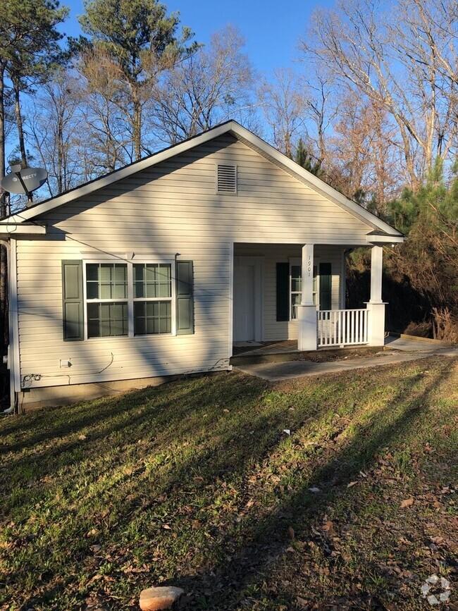 Building Photo - 3 Bedroom 2 Bath in Grove Park Neighborhood Rental