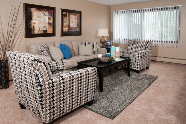 Photo - 624 Huron Apartments