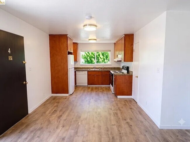 Photo - 2015 Hearst Ave Unit 3