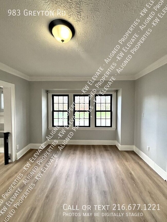 Photo - 983 Greyton Rd