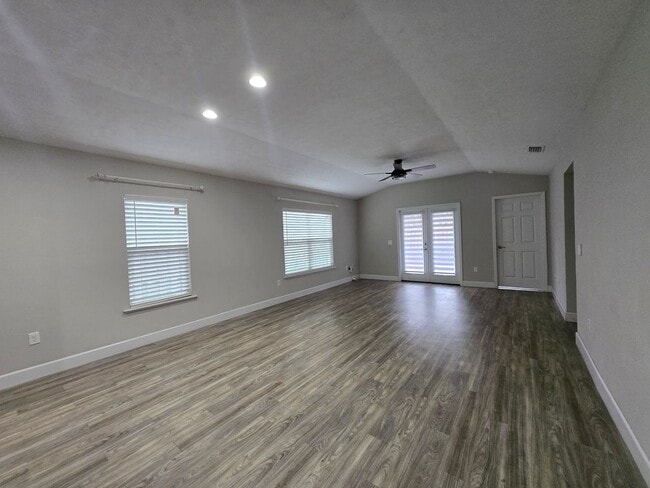 Photo - 3/2 Home in Oak View Village