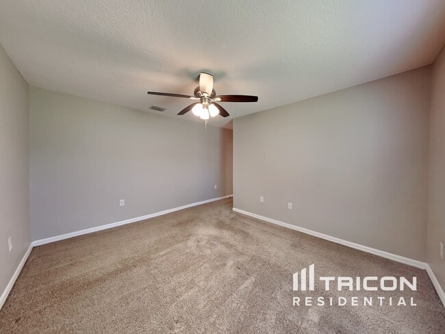 Photo - 42 Rickenbacker Dr